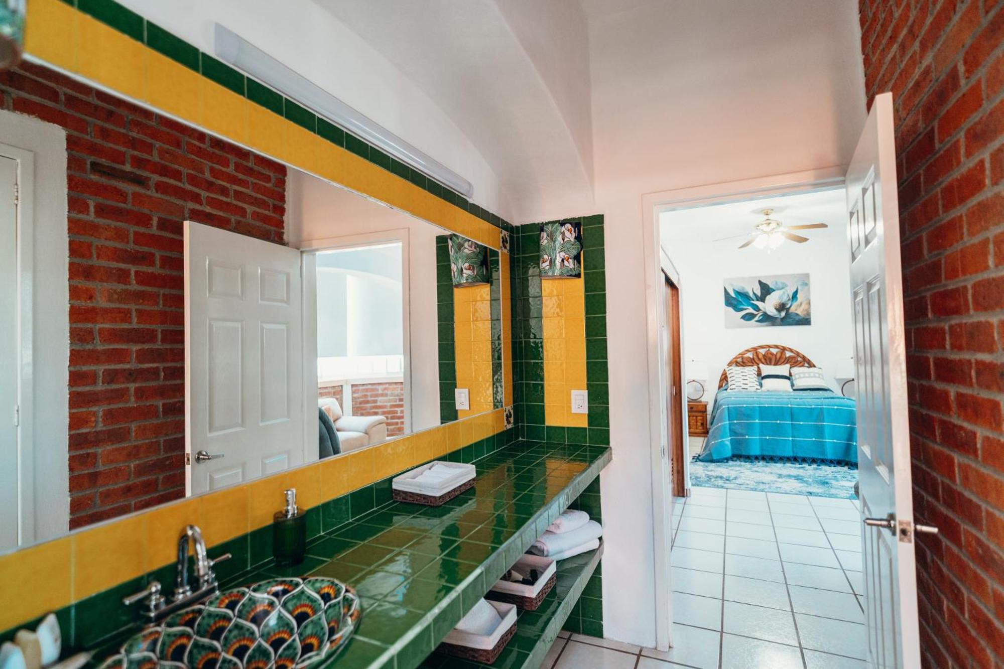 Boutique Hotel & Suites Hacienda Lord Twigg Пуэрто-Вальярта Экстерьер фото