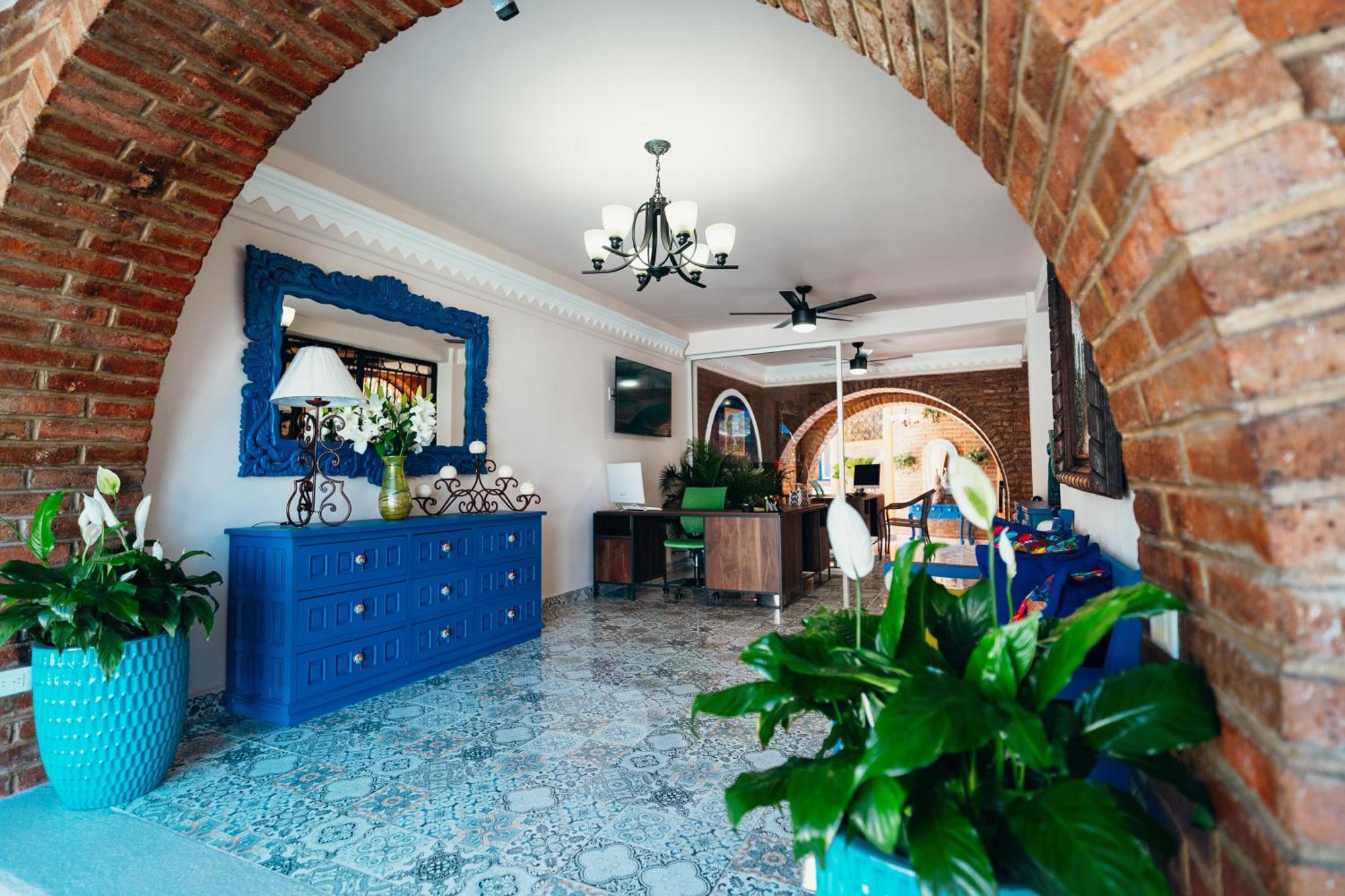Boutique Hotel & Suites Hacienda Lord Twigg Пуэрто-Вальярта Экстерьер фото