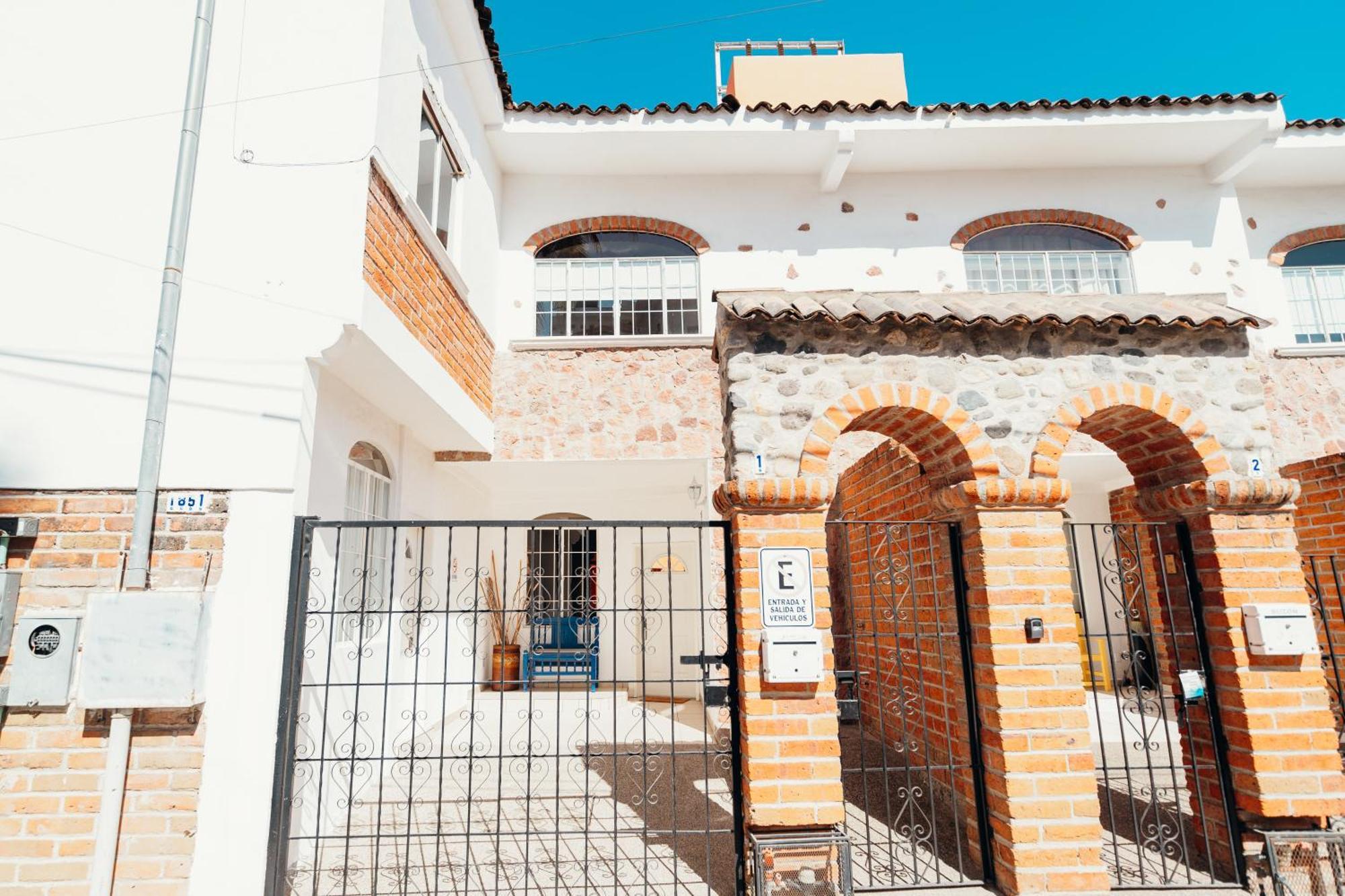 Boutique Hotel & Suites Hacienda Lord Twigg Пуэрто-Вальярта Экстерьер фото